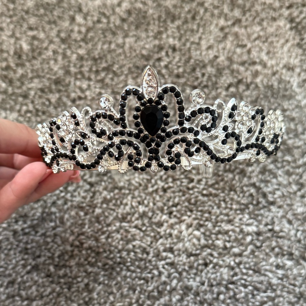 Elegant Black and Silver Tiara